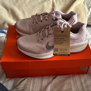 Nike women’s Air Winflo 11 running shoes